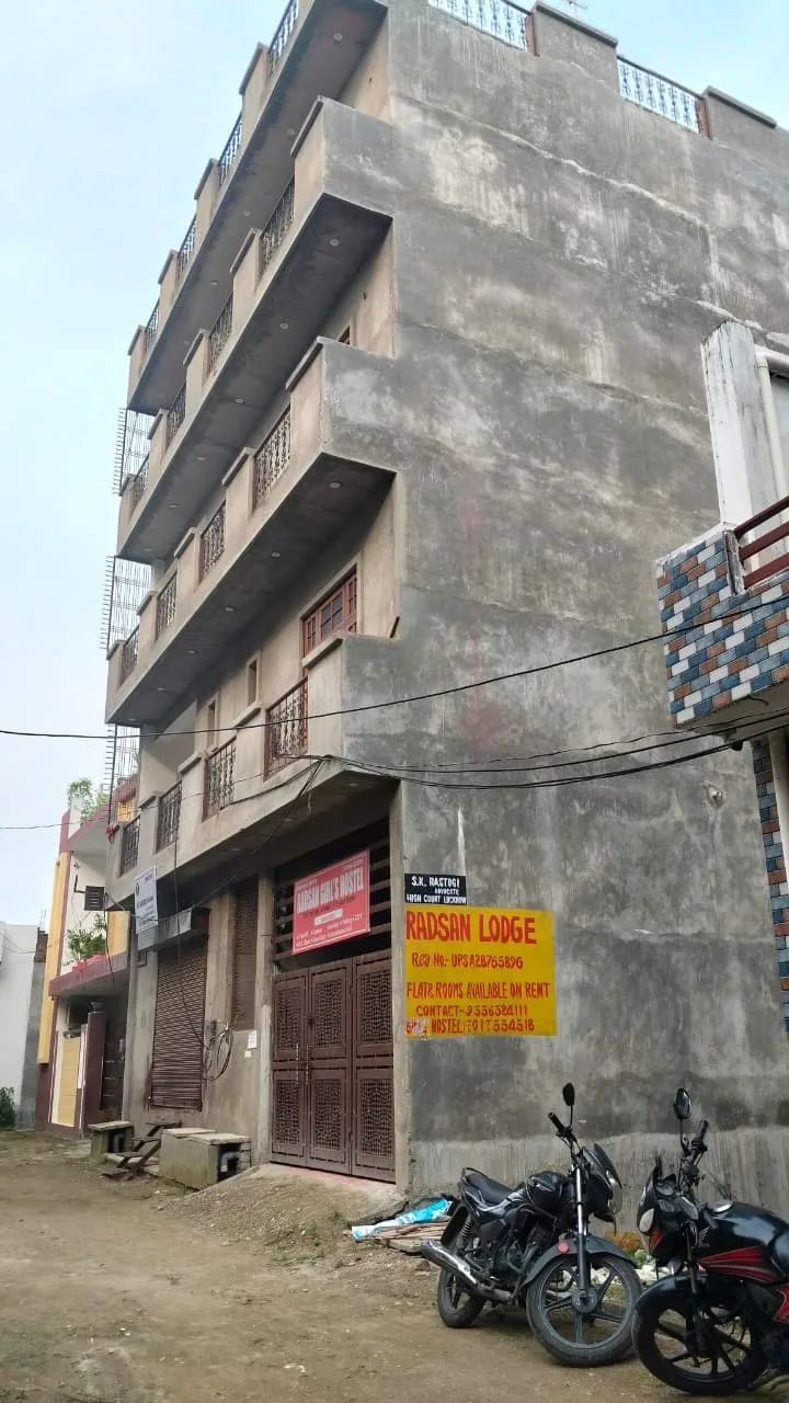 G+3 Floor Building with 7 Ready-to-Move 3 BHK Flats for Sale in Bakshi Ka Talab, Near SR College, Lucknow photo 3
